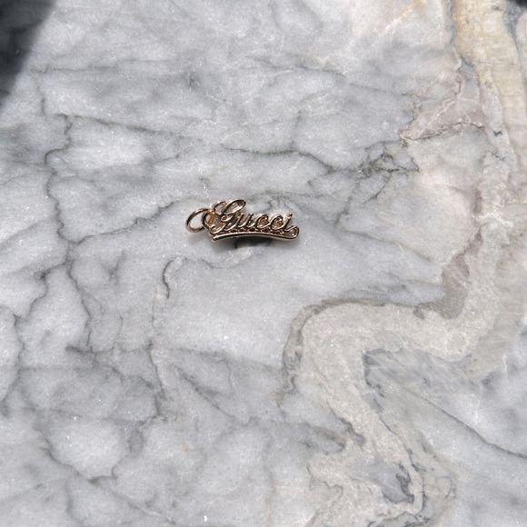 GUCCI Gold Logo Charm - Picture 1 of 3